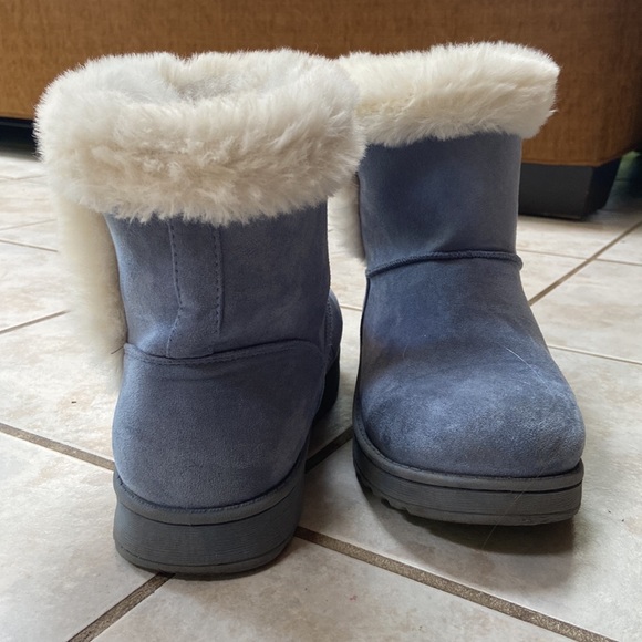 Blue and white fluffy boots ❄️ - Picture 6 of 6